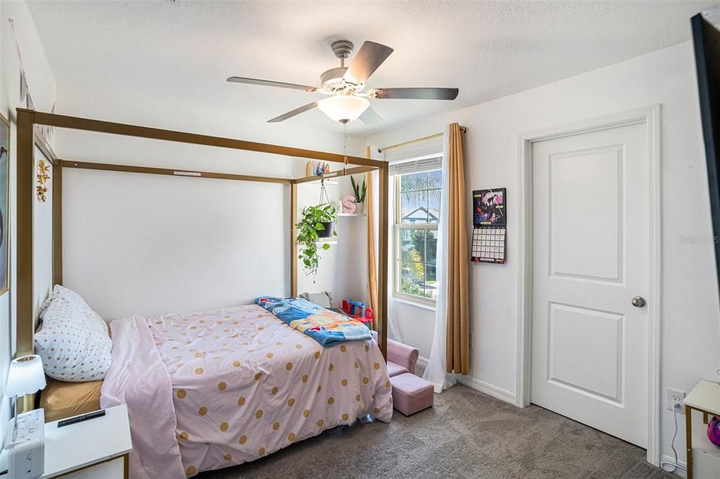 En Venta: $425,000 (5 camas, 2 baños, 2264 Pies cuadrados)