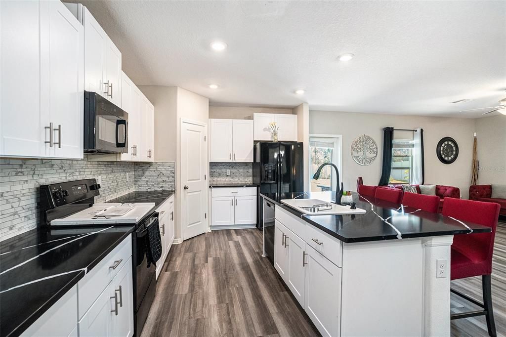 En Venta: $425,000 (5 camas, 2 baños, 2264 Pies cuadrados)