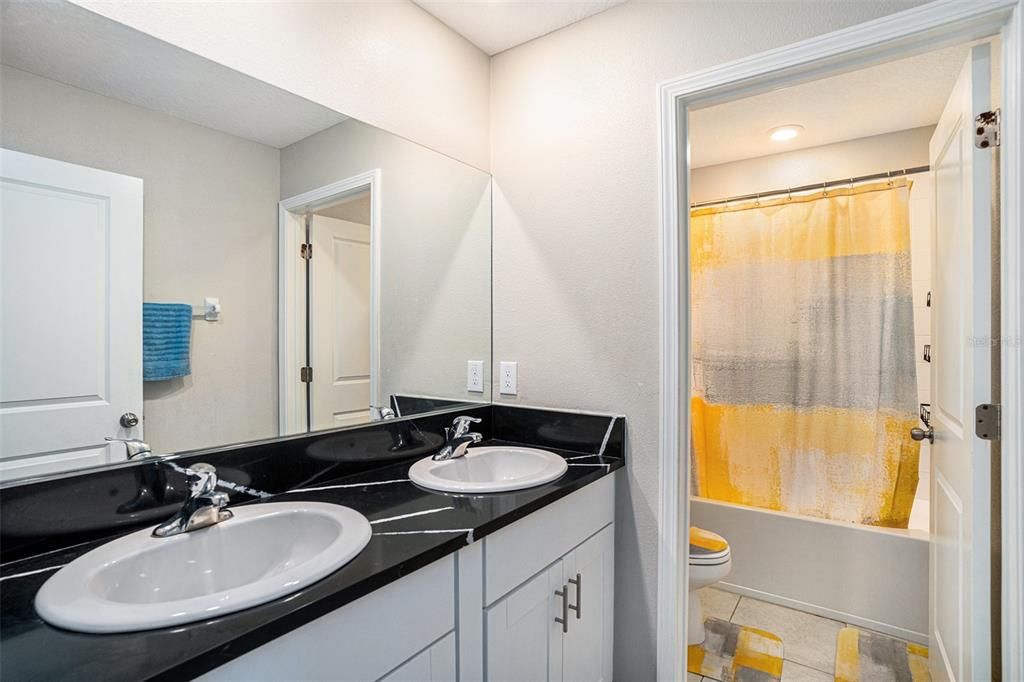 En Venta: $425,000 (5 camas, 2 baños, 2264 Pies cuadrados)