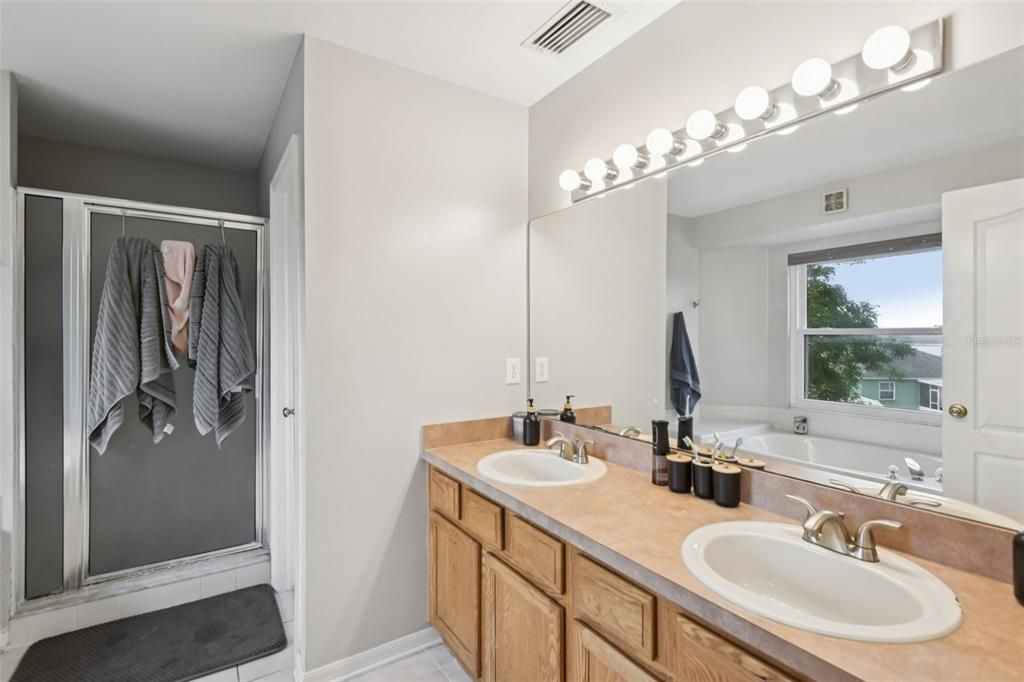 待售: $460,000 (4 贝兹, 3 浴室, 2378 平方英尺)