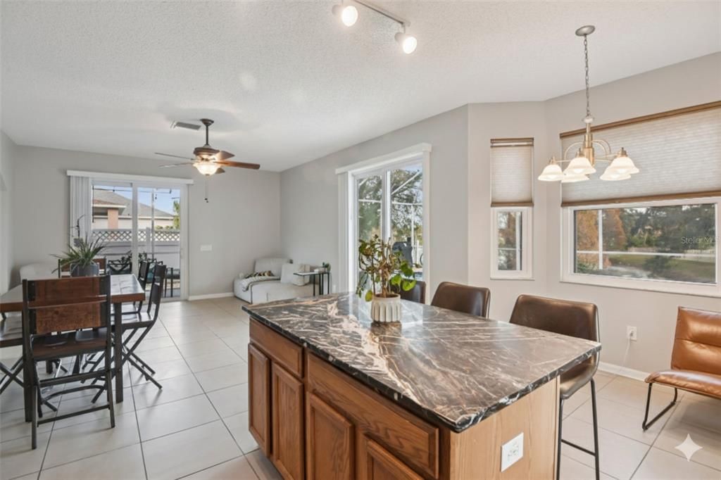 待售: $460,000 (4 贝兹, 3 浴室, 2378 平方英尺)