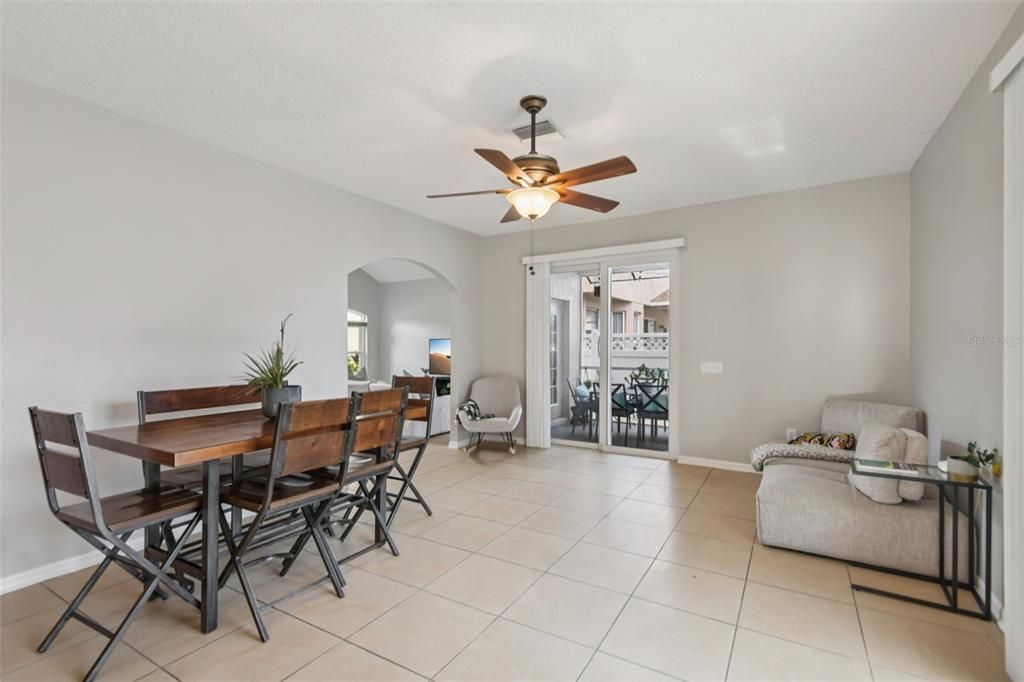 待售: $460,000 (4 贝兹, 3 浴室, 2378 平方英尺)