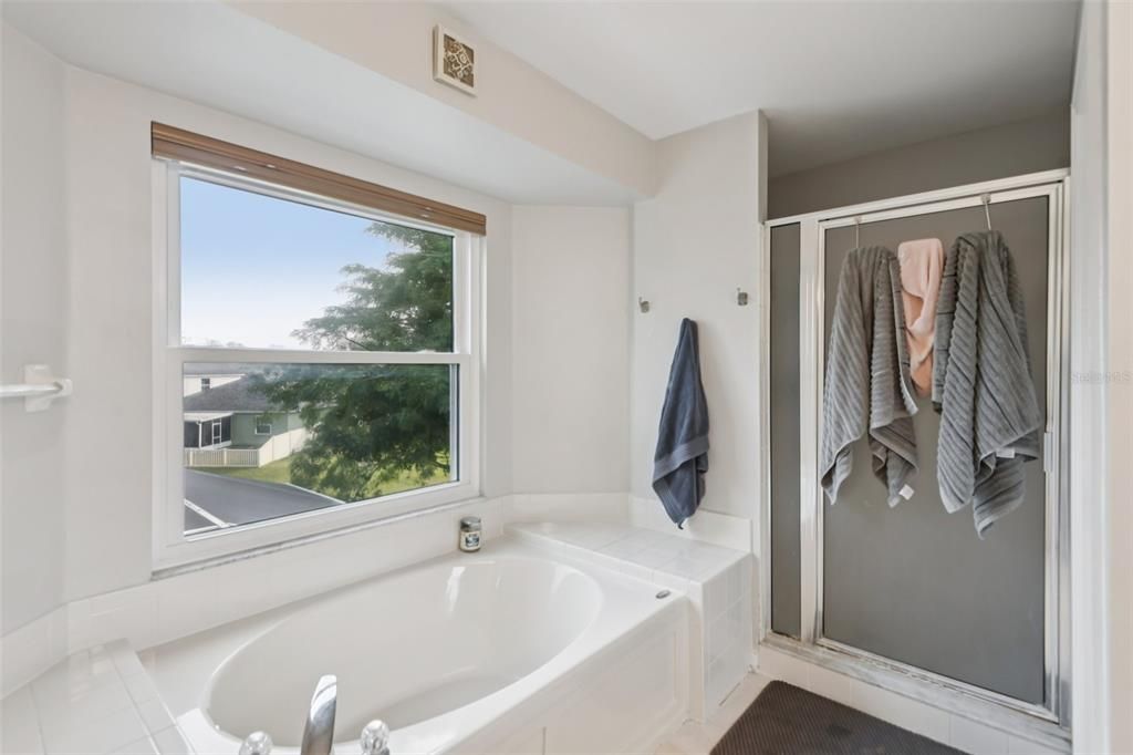 待售: $460,000 (4 贝兹, 3 浴室, 2378 平方英尺)