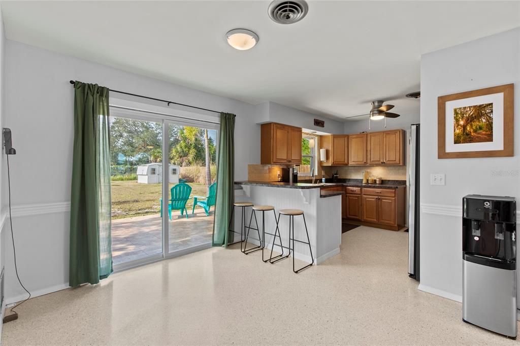 На продажу: $214,000 (2 спален, 1 ванн, 1048 Квадратных фут)