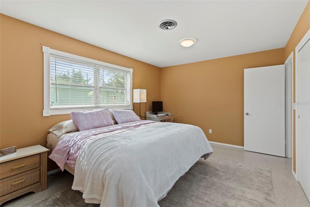 На продажу: $214,000 (2 спален, 1 ванн, 1048 Квадратных фут)