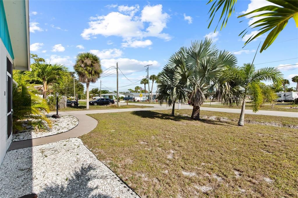 На продажу: $214,000 (2 спален, 1 ванн, 1048 Квадратных фут)