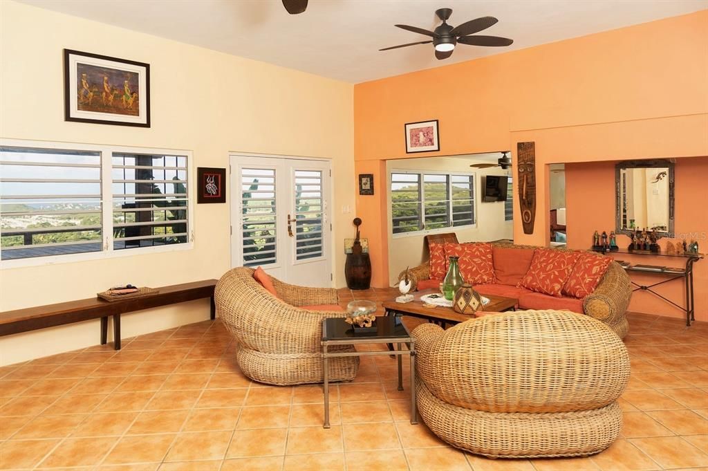 На продажу: $850,000 (3 спален, 4 ванн, 1967 Квадратных фут)