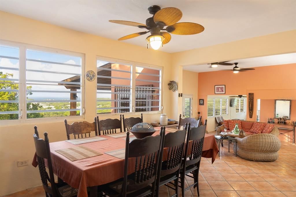 На продажу: $850,000 (3 спален, 4 ванн, 1967 Квадратных фут)