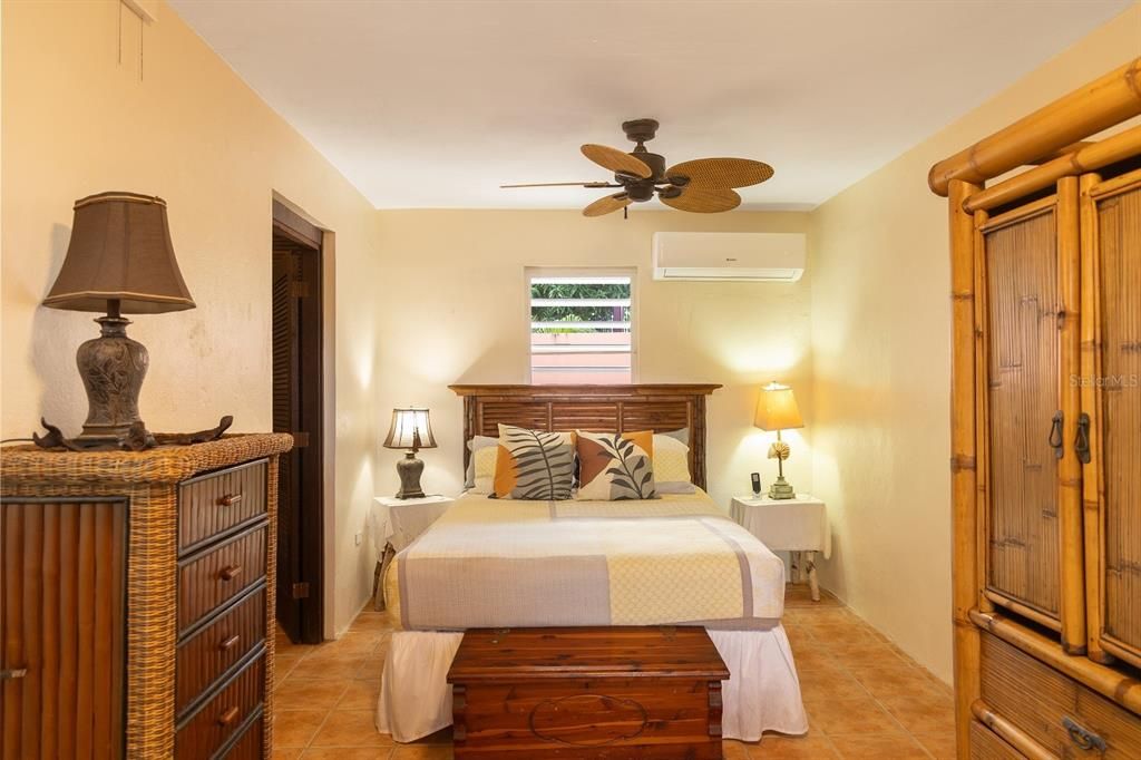 На продажу: $850,000 (3 спален, 4 ванн, 1967 Квадратных фут)