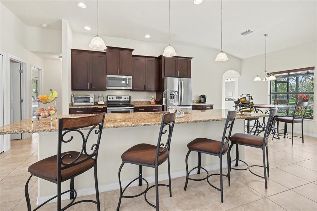 En Venta: $639,000 (3 camas, 3 baños, 2137 Pies cuadrados)