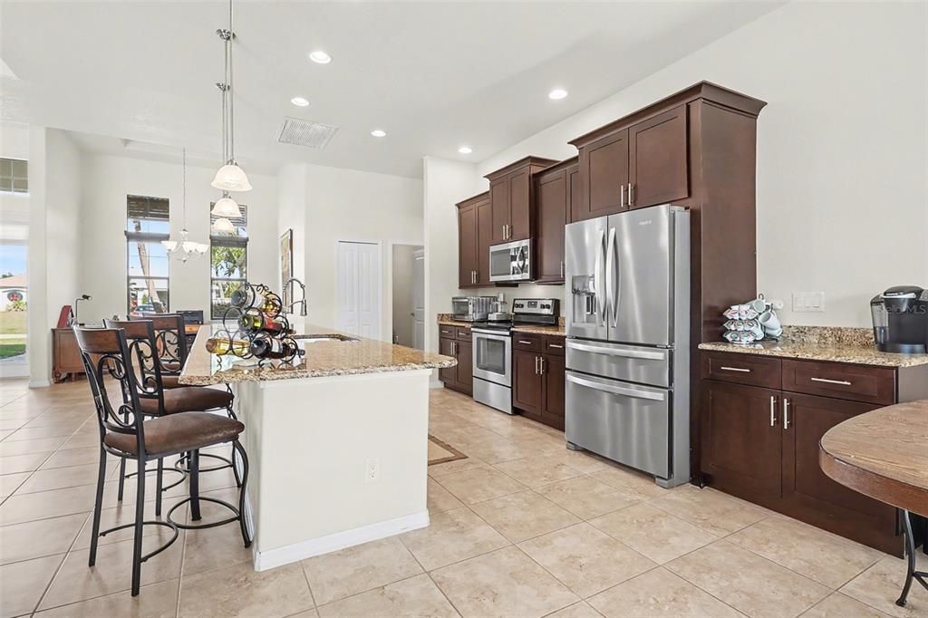 En Venta: $639,000 (3 camas, 3 baños, 2137 Pies cuadrados)