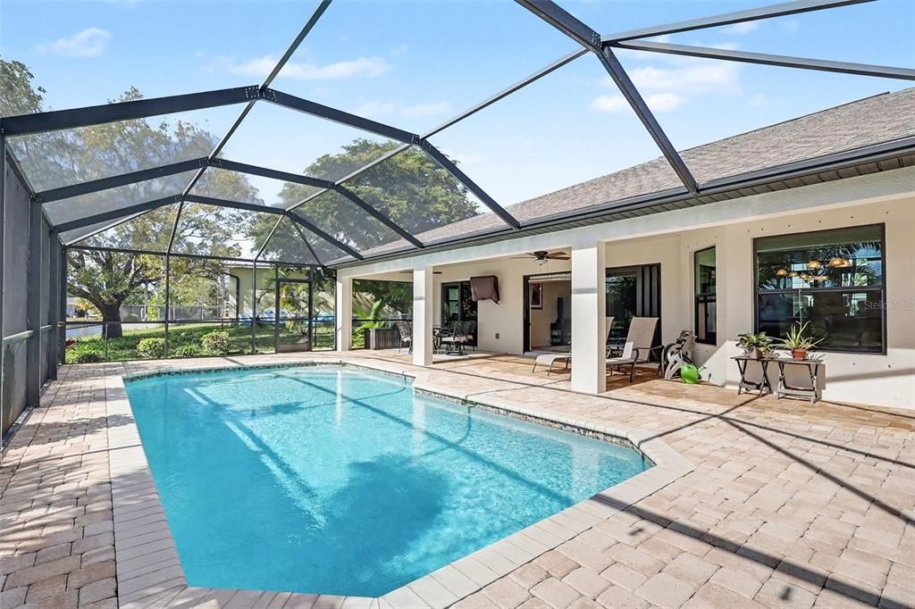 En Venta: $639,000 (3 camas, 3 baños, 2137 Pies cuadrados)