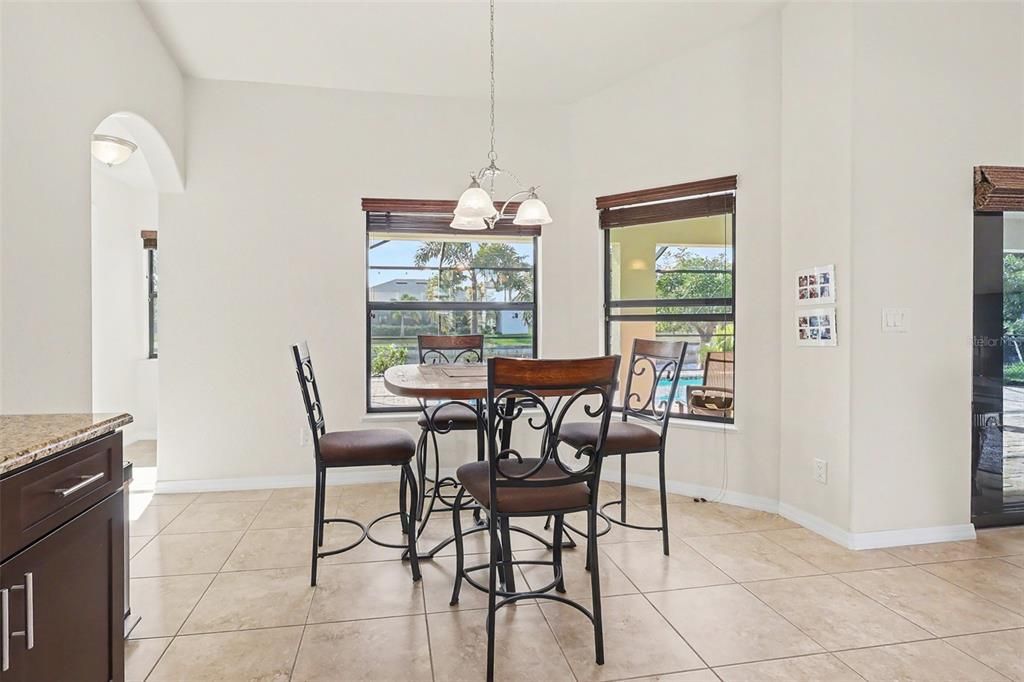 En Venta: $639,000 (3 camas, 3 baños, 2137 Pies cuadrados)