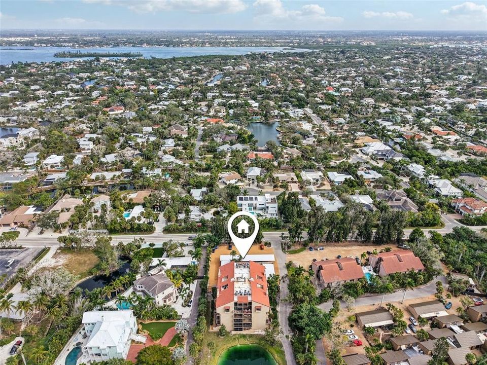 For Sale: $724,000 (2 beds, 2 baths, 1200 Square Feet)