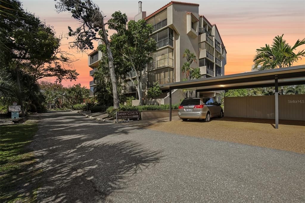 For Sale: $724,000 (2 beds, 2 baths, 1200 Square Feet)