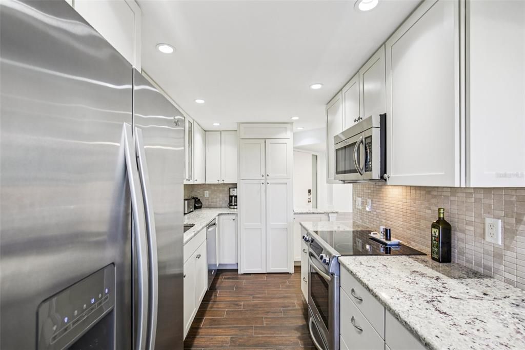 For Sale: $724,000 (2 beds, 2 baths, 1200 Square Feet)