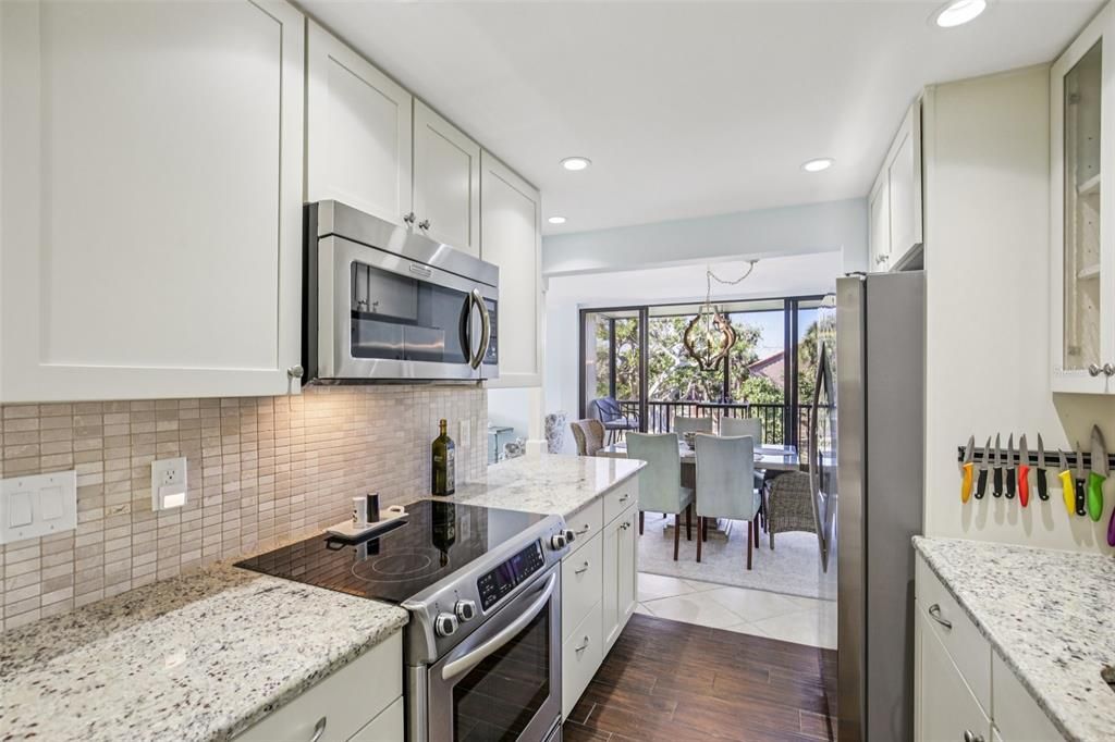 For Sale: $724,000 (2 beds, 2 baths, 1200 Square Feet)