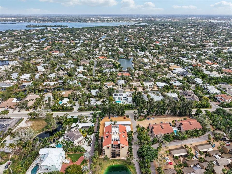 For Sale: $724,000 (2 beds, 2 baths, 1200 Square Feet)