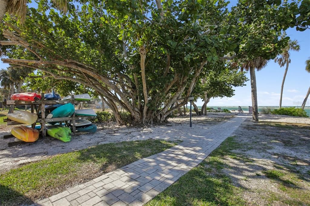 For Sale: $724,000 (2 beds, 2 baths, 1200 Square Feet)