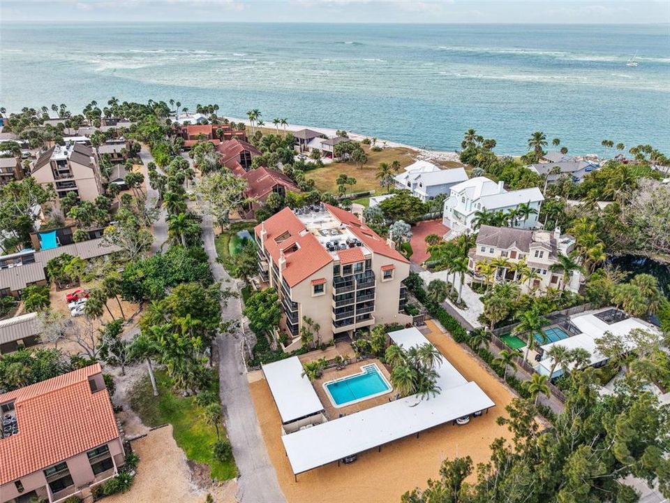 For Sale: $724,000 (2 beds, 2 baths, 1200 Square Feet)