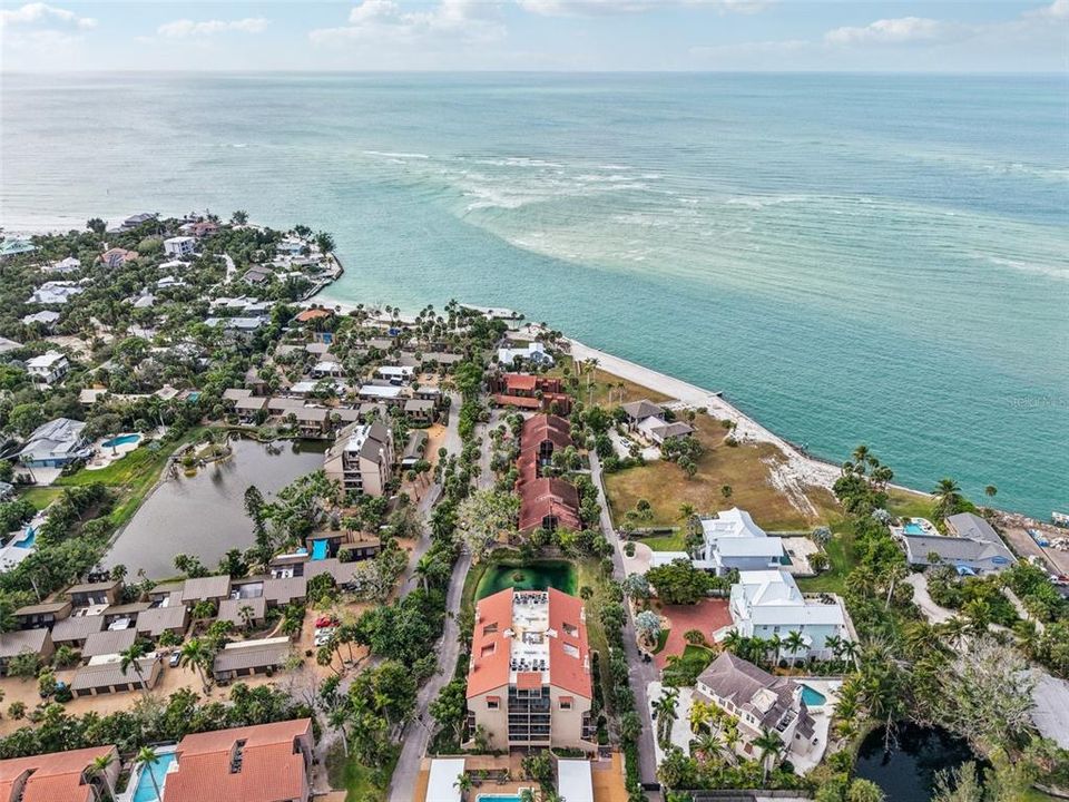 For Sale: $724,000 (2 beds, 2 baths, 1200 Square Feet)