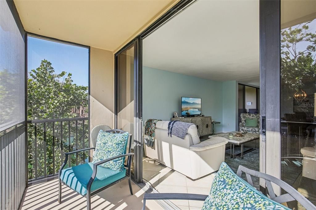 For Sale: $724,000 (2 beds, 2 baths, 1200 Square Feet)