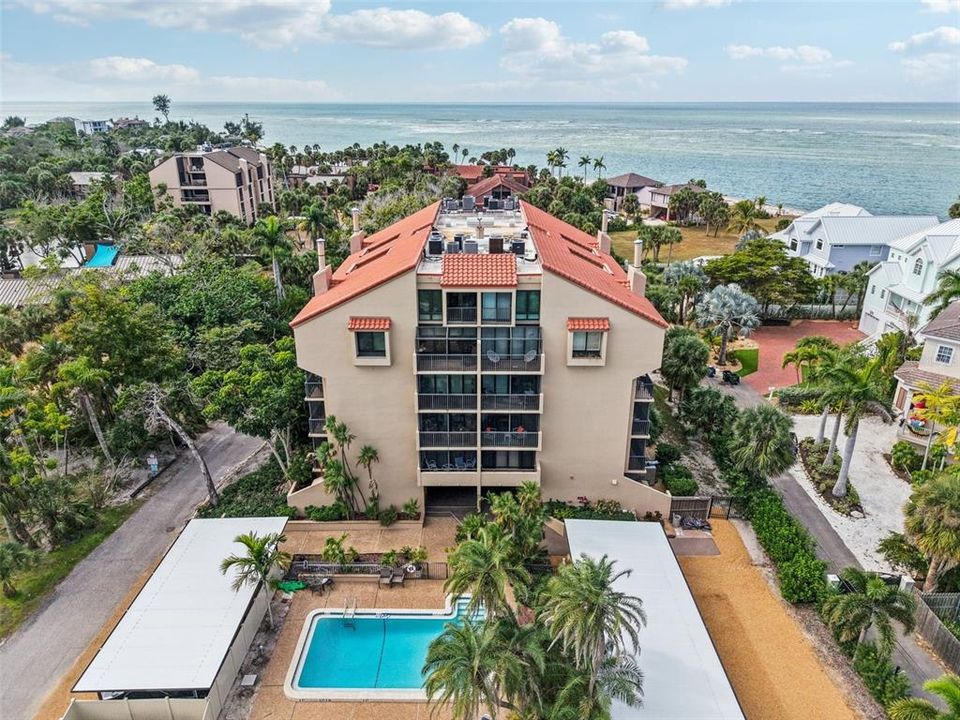 For Sale: $724,000 (2 beds, 2 baths, 1200 Square Feet)