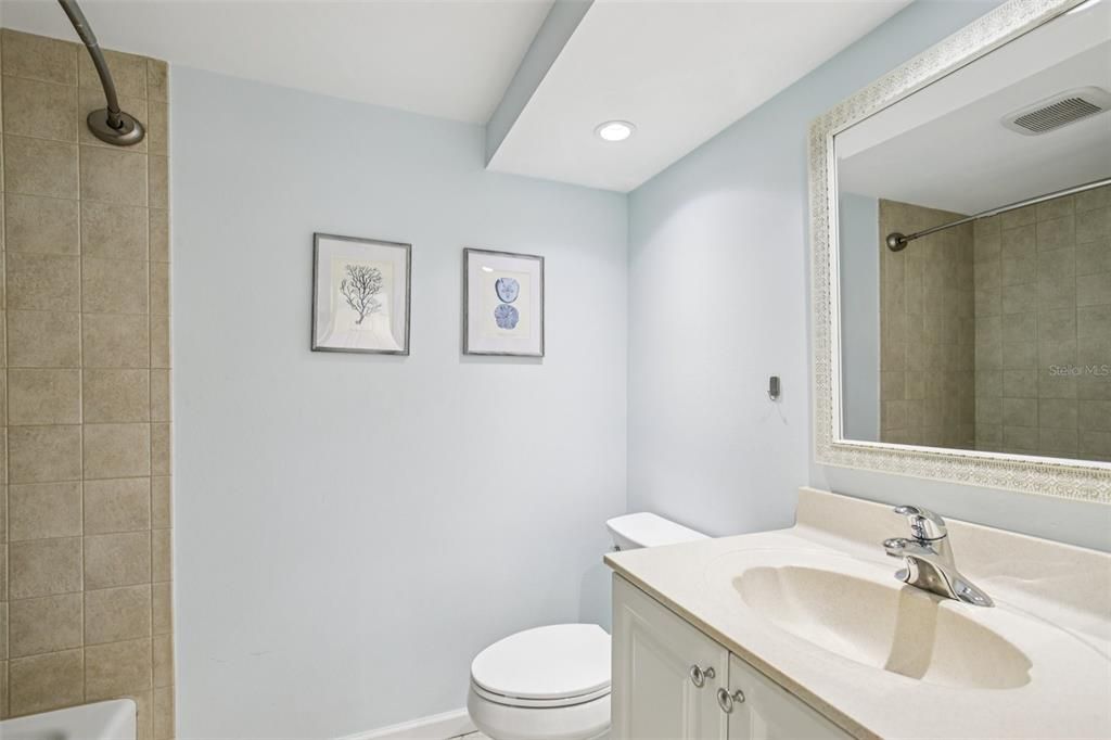 For Sale: $724,000 (2 beds, 2 baths, 1200 Square Feet)