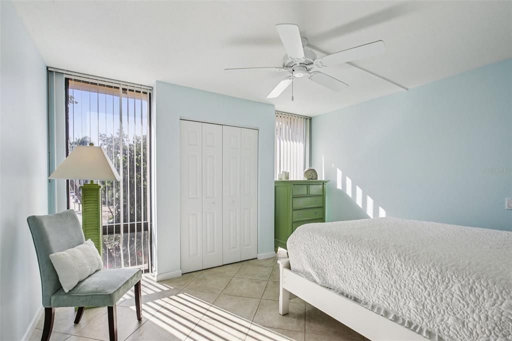 For Sale: $724,000 (2 beds, 2 baths, 1200 Square Feet)