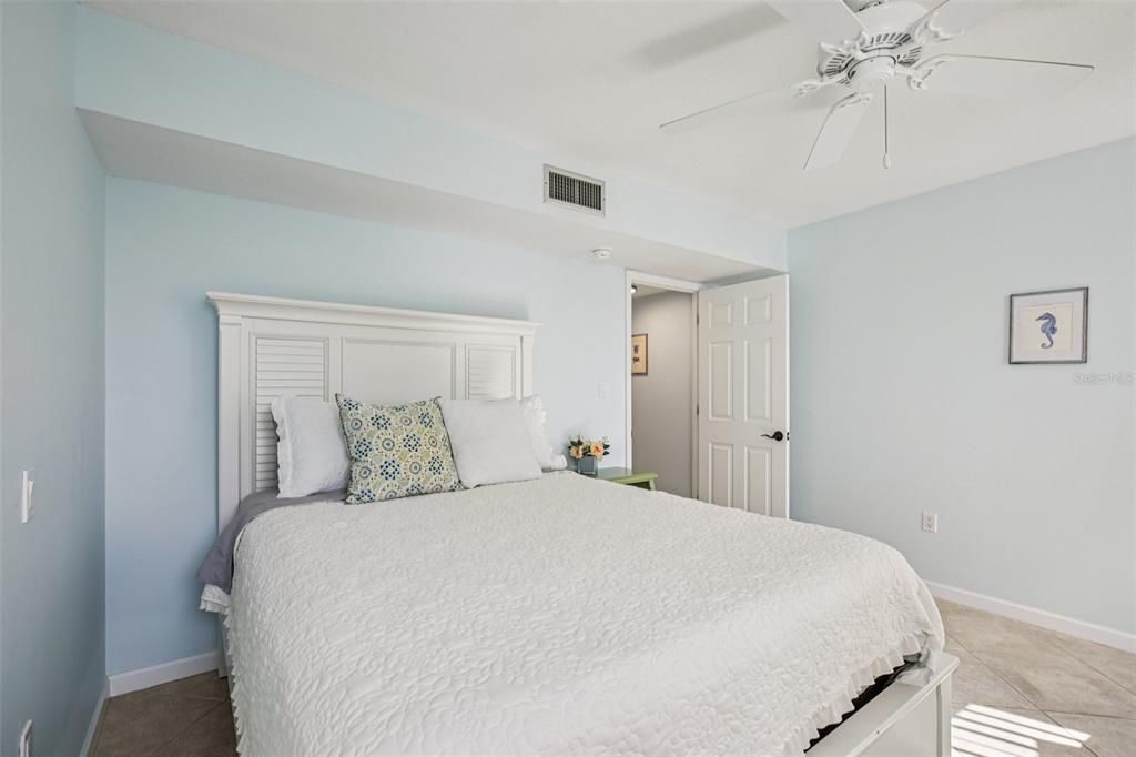 For Sale: $724,000 (2 beds, 2 baths, 1200 Square Feet)