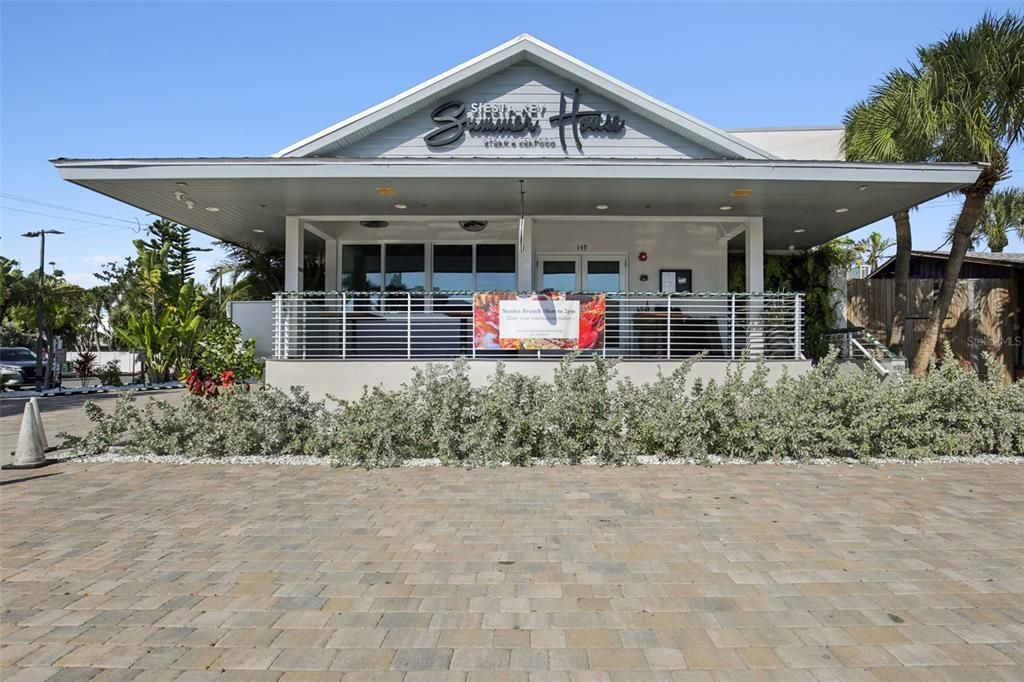 For Sale: $724,000 (2 beds, 2 baths, 1200 Square Feet)