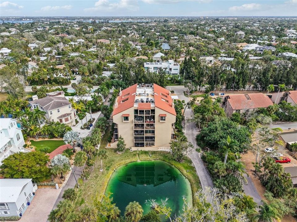 For Sale: $724,000 (2 beds, 2 baths, 1200 Square Feet)