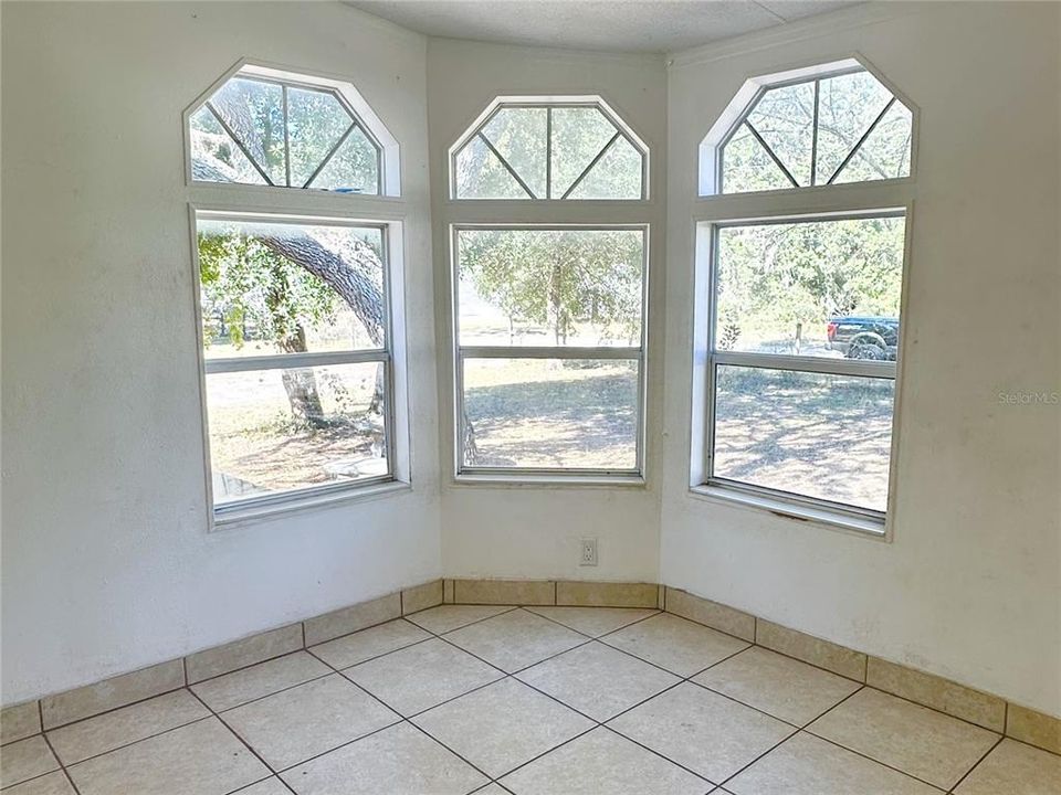 For Sale: $175,000 (3 beds, 2 baths, 1184 Square Feet)