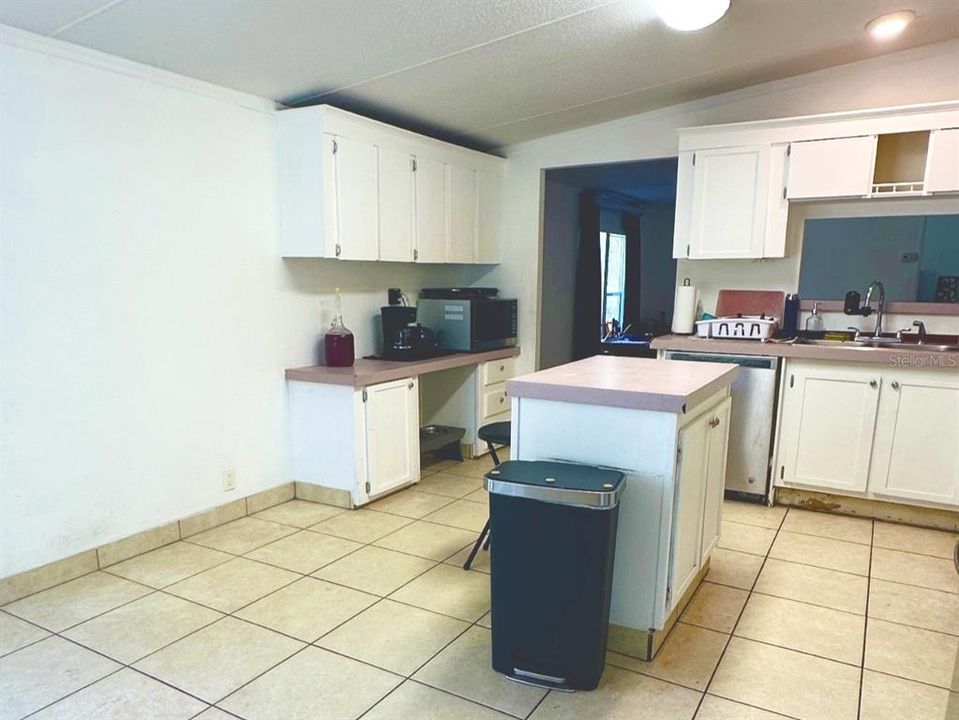 For Sale: $175,000 (3 beds, 2 baths, 1184 Square Feet)