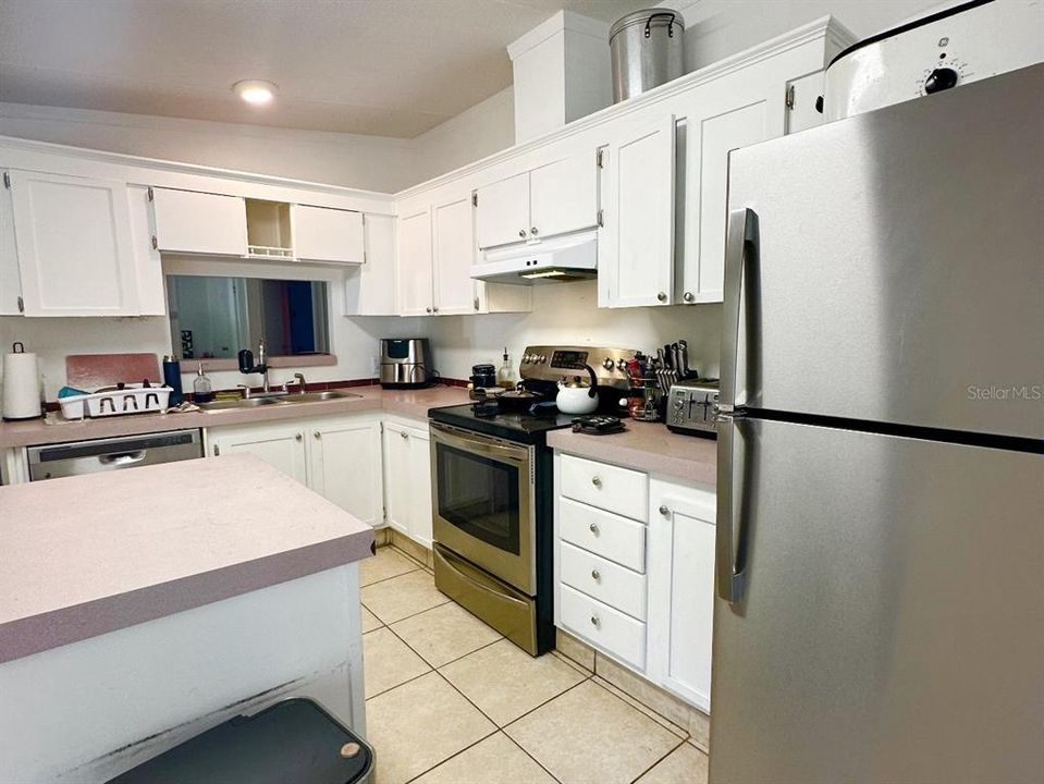 For Sale: $175,000 (3 beds, 2 baths, 1184 Square Feet)