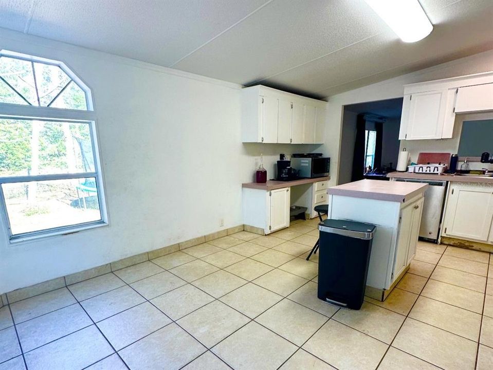 For Sale: $175,000 (3 beds, 2 baths, 1184 Square Feet)