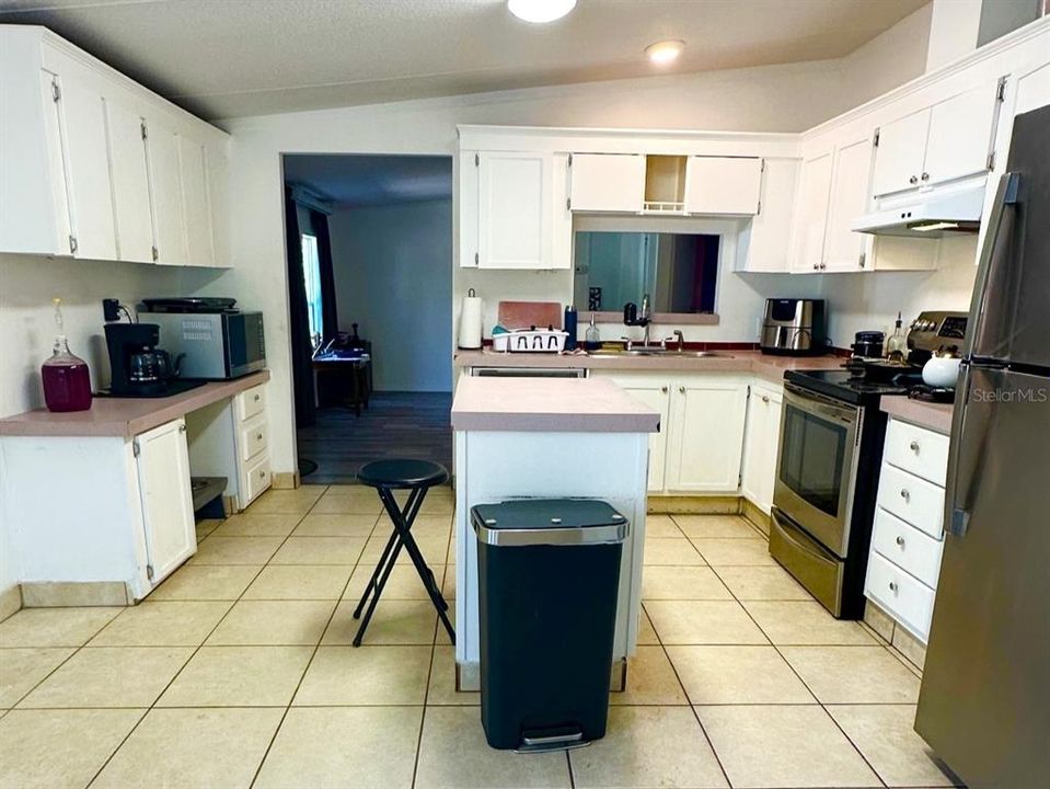 For Sale: $175,000 (3 beds, 2 baths, 1184 Square Feet)