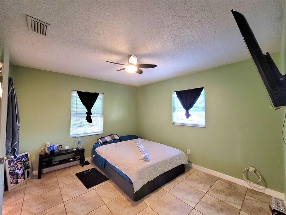 For Sale: $235,000 (3 beds, 2 baths, 1215 Square Feet)