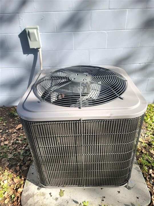 For Sale: $235,000 (3 beds, 2 baths, 1215 Square Feet)