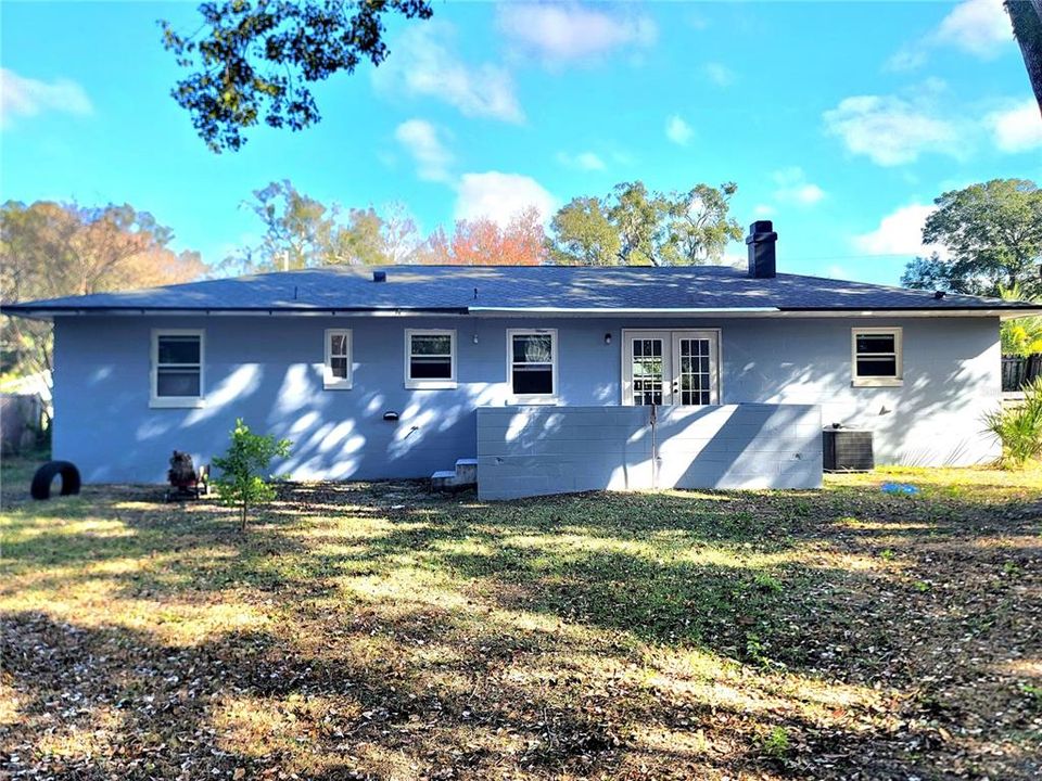 For Sale: $235,000 (3 beds, 2 baths, 1215 Square Feet)