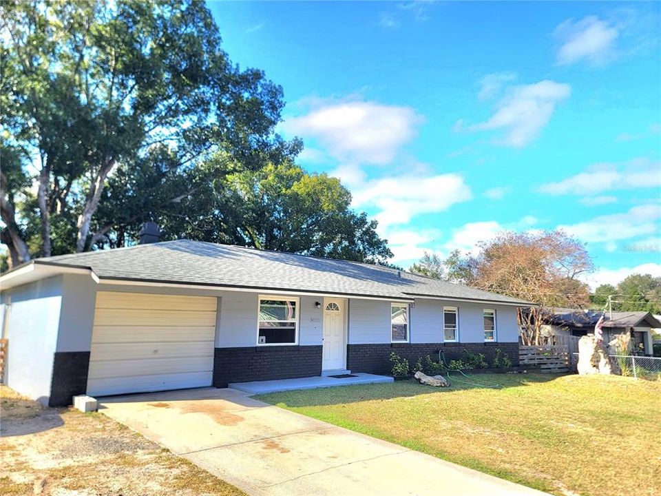 For Sale: $235,000 (3 beds, 2 baths, 1215 Square Feet)