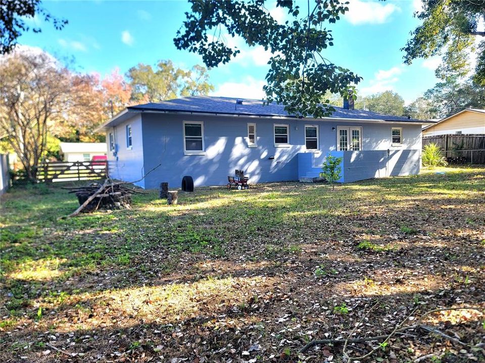 For Sale: $235,000 (3 beds, 2 baths, 1215 Square Feet)