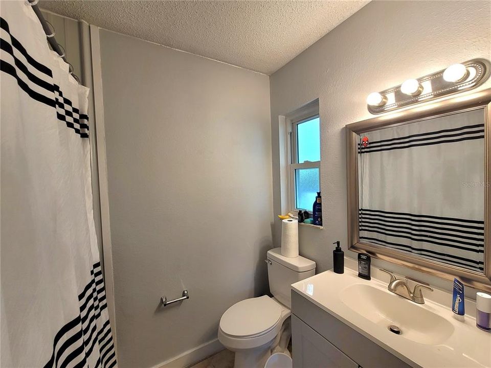 For Sale: $235,000 (3 beds, 2 baths, 1215 Square Feet)