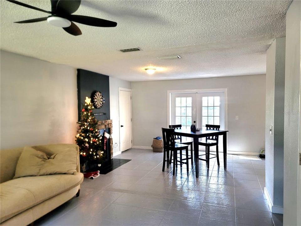 For Sale: $235,000 (3 beds, 2 baths, 1215 Square Feet)