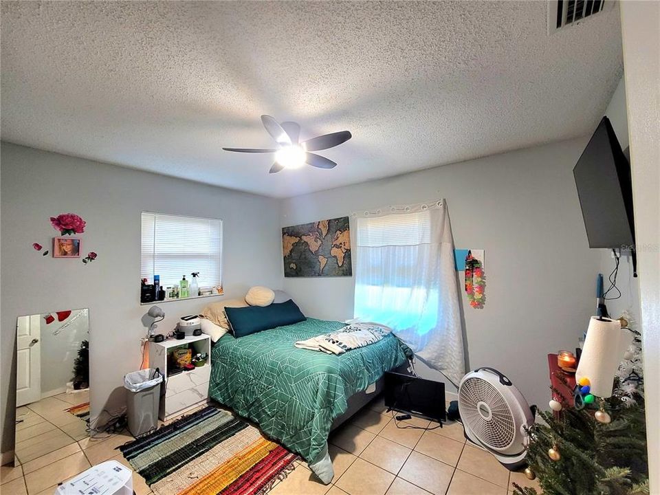 For Sale: $235,000 (3 beds, 2 baths, 1215 Square Feet)