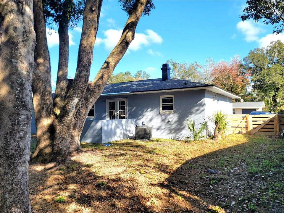 For Sale: $235,000 (3 beds, 2 baths, 1215 Square Feet)