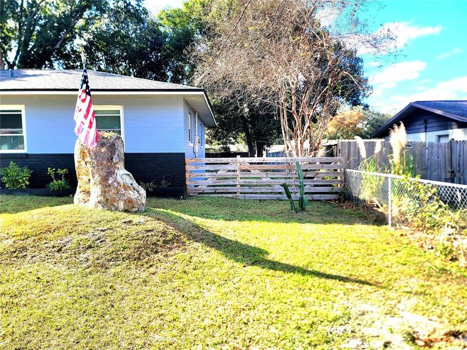 For Sale: $235,000 (3 beds, 2 baths, 1215 Square Feet)