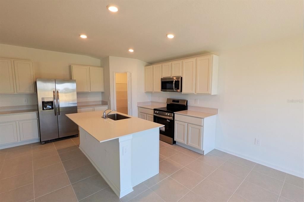 En Renta: $2,200 (4 camas, 2 baños, 1824 Pies cuadrados)