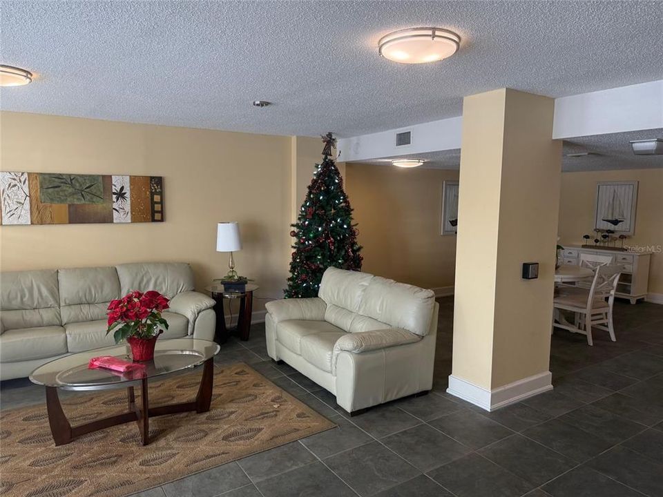 For Rent: $2,000 (2 beds, 2 baths, 1210 Square Feet)