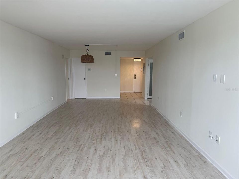 For Rent: $2,000 (2 beds, 2 baths, 1210 Square Feet)